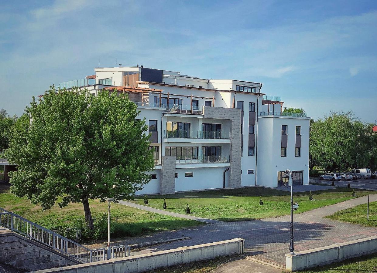 Moment Apartments Szolnok Luaran gambar