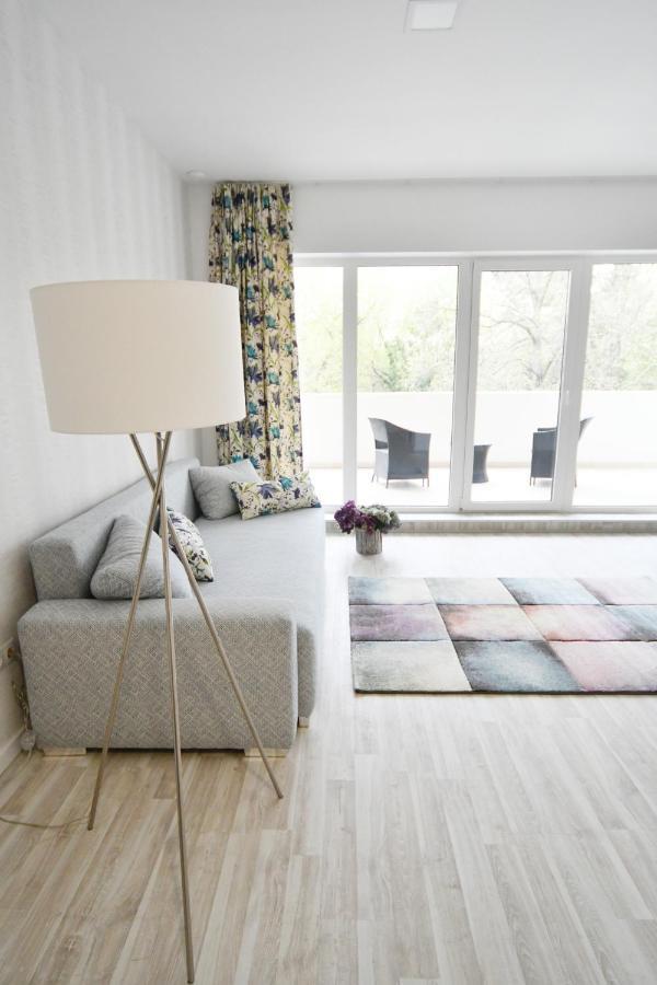 Moment Apartments Szolnok Luaran gambar
