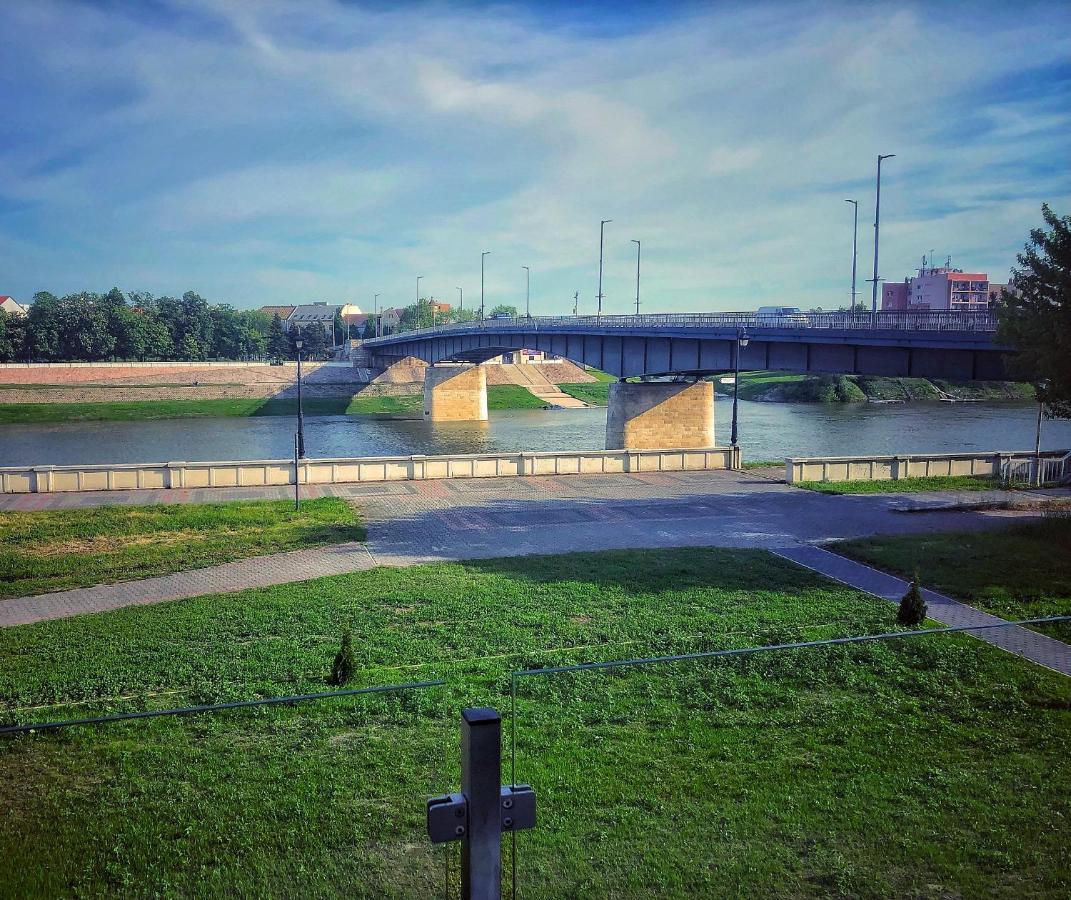 Moment Apartments Szolnok Luaran gambar